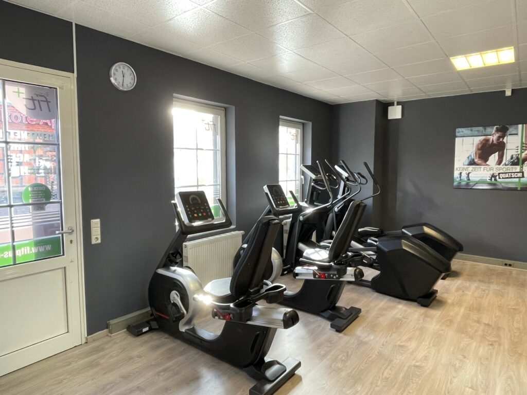 fitplus Fitnessstudio Lehre Cardiobereich
