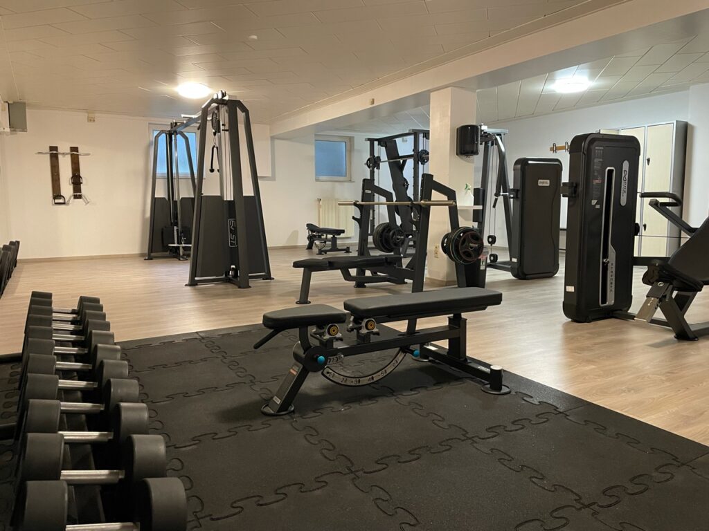 fitplus Fitnessstudio Lehre Freihantelbereich