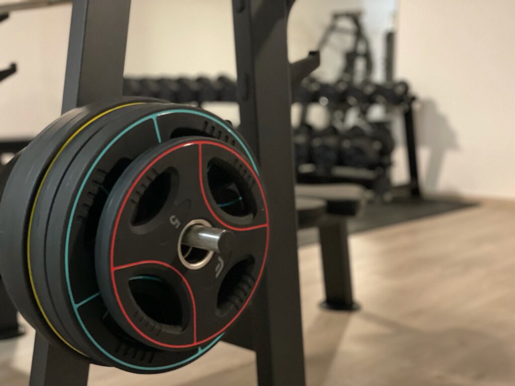 fitplus Fitnessstudio Lehre Gewichte