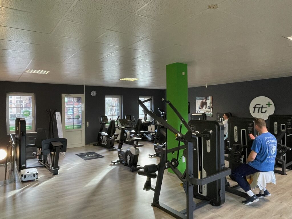 fitplus Fitnessstudio Lehre Trainingsbereich