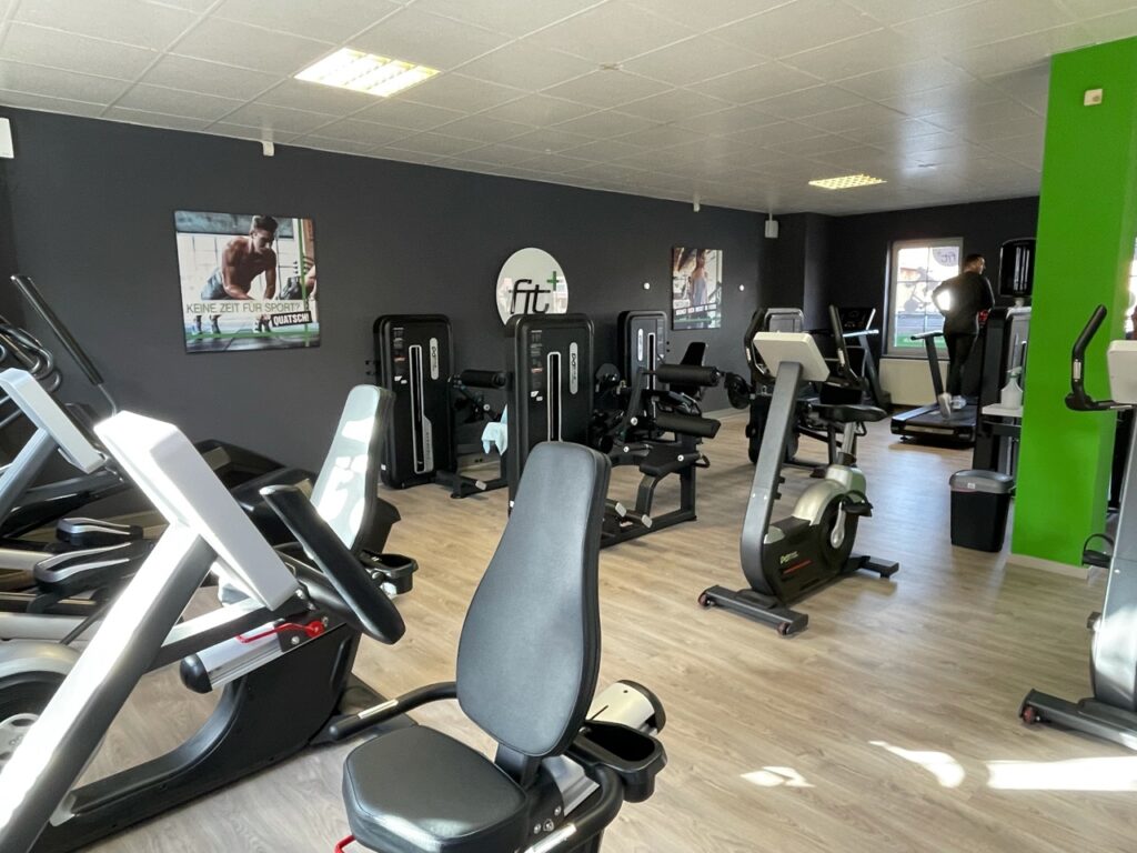 fitplus Fitnessstudio Lehre Trainingsflaeche